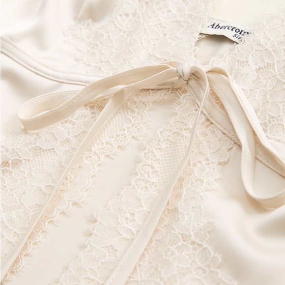 Abercrombie and Fitch Lace Tie Front Sleep Cami - Picture 4 of 6